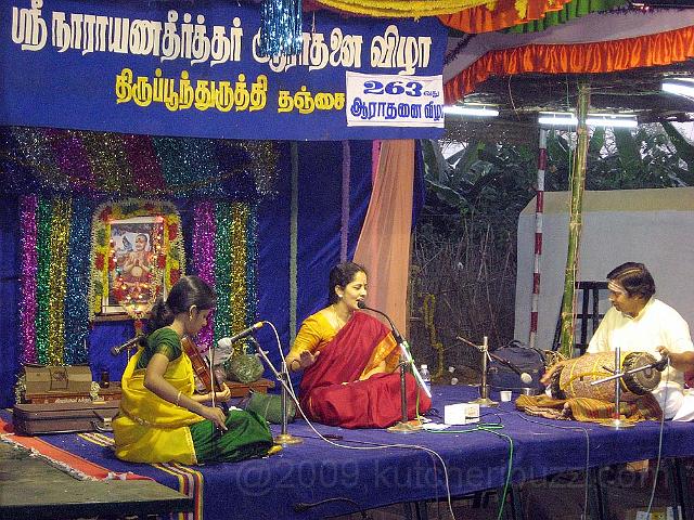 tp9.jpg - Gayathri Venkataraghavan presenting tarangams