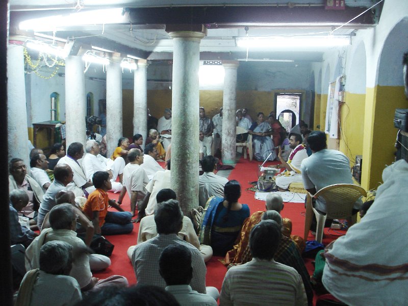 DSC03253.JPG - Discourse in Telugu on Thiagaraja's music at a old house in the town